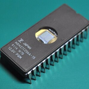 富士通 MBM27C256A-15 (EPROM) [管理:SA1380]の画像1