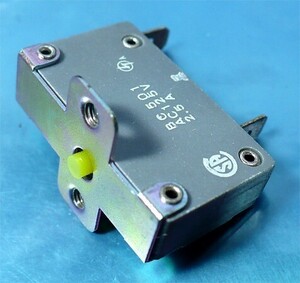 HOSIDEN TBC5031 circuit protector AC125V 2.5A.d