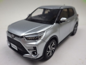 207【S.R】非売・展示品 1/30 TOYOTA トヨタ 新型ライズ RAIZE カラーサンプル ミニカー ブライトシルバーメタリック 箱無 香川発