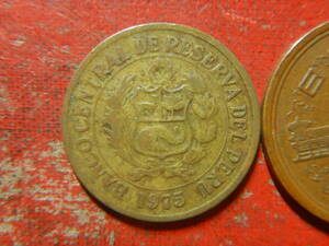 外国・ペルー／１ソル黄銅貨（1975年）　240413