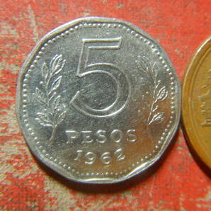 外国・アルゼンチン／５ペソ・ニッケル張りスチール貨（1962年） 240413の画像2