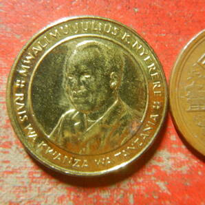 外国・タンザニア／１００シリンギ黄銅張りスチール貨（2012年） 24041802の画像2