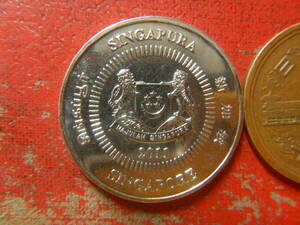 外国・シンガポール／５０セント白銅貨（2011年）　240422