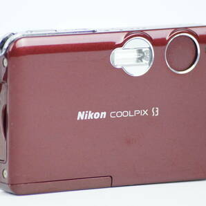 ■ 美品 ■ ニコン Nikon COOLPIX S3 デジタルコンパクトカメラ 小豆色ボディ バッテリー付き 9151 の画像2