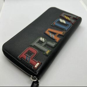 ■ほぼ未使用■PRADA プラダ 長財布 ラウンドファスナー レザー メンズ ビジネス ワッペン ブラック 黒の画像5