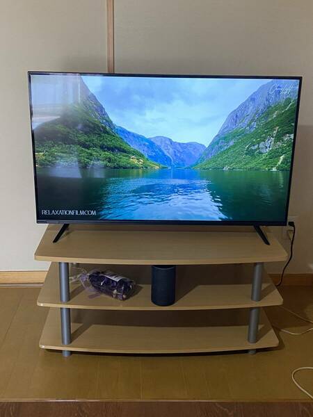 多用途ナチュラルカラーTVラック - 26インチ対応 高品質 安全設計 操作簡単