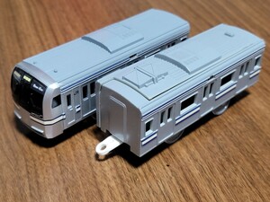 プラレール E217系　横須賀線　後尾車と中間車