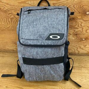 OAKLEY オークリー 921387JP ESSENTIAL DAY PACK S 2.0 耐水 フラップ リュック デイパック バックパック 鞄 灰黒 19L