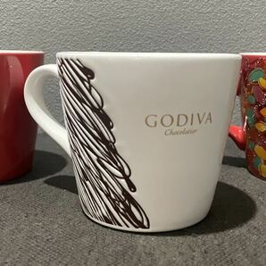 D(0415y3) GODIVA ゴディバ 2010 クリスマス マグカップ デザートトリュフ マグカップ 赤色 白色 3個 セット まとめての画像1