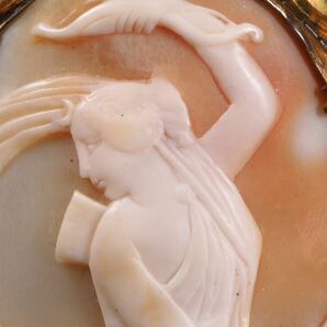 19世紀英国製正統秀逸彫シェルカメオブローチ!ギリシャ神話・月の女神「アルテミス」の図！繊細で雰囲気抜群・フレームも華やか!本物保証 の画像3