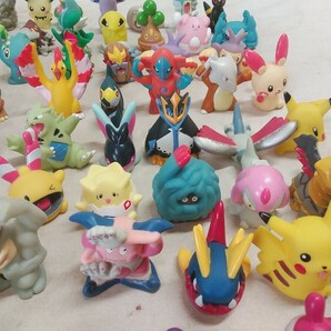 大量!! まとめ売り!!【 ポケモン 指人形 】約95個 中古品 ポケットモンスター フィギュア ソフビ ピカチュウ 缶ケース付の画像5