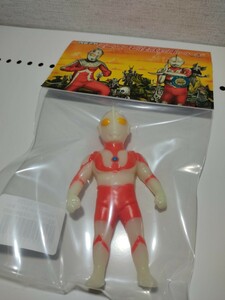 新品未開封 MAXTOY ウルトラマン(蓄光) 墓場の画廊 ソフビ Sofvi 蓄光 マックストイ 円谷 フィギュア