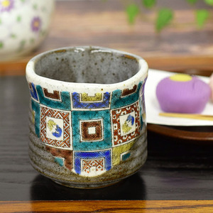 【即決】九谷焼 湯のみ 石畳文　陶器 和食器 伝統工芸 湯呑み茶碗 和柄 茶器 美品 新品 未使用