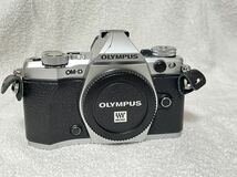 [O627]OLYMPUS OM-D E-M5 markII シルバー ショット数極少 555枚 作動品_画像2