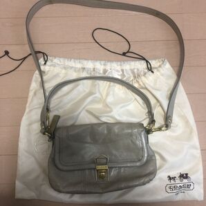 コーチ ショルダーバッグ レザー 斜め掛け ハンドバッグ 2ウェイ グレー チャーム付き 難あり