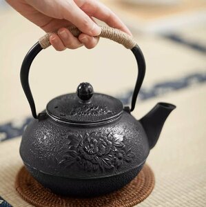 新品　鉄瓶　砂鉄　鉄器　鉄製　茶道具　牡丹　やかん　和食器　大容量　1.35L　直火　IH対応　おまけ4点セット　zh40