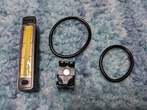 0604u2648　KNOG(ノグ) 自転車 ライト ノグプラス [PLUS] フロントライト 40ルーメン 強力マグネット 防水 USB充電式 軽量