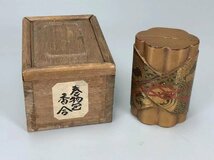 H0244C2 蒔絵卷物包香合 茶道具 香道具 蓋物 小物入 漆器 漆工芸 箱付 時代物_画像2