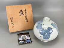 J0425 権現谷窯 福田螺山「副田螺山」作 染付桃文壺 華道具 花入 花生 花瓶 飾り壺 花器 共箱_画像2