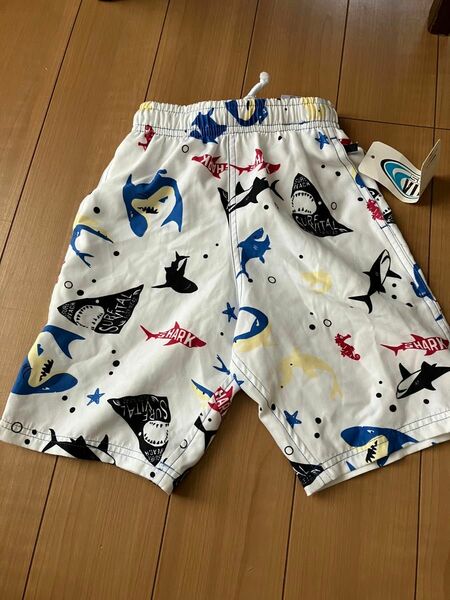 新品タグ付き　男の子水着　100センチ　シャーク