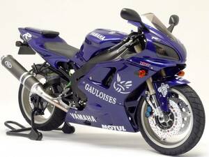 タミヤ・1/12・ヤマハ・YZF-R1・ゴロワーズカスタムカラー・完成品