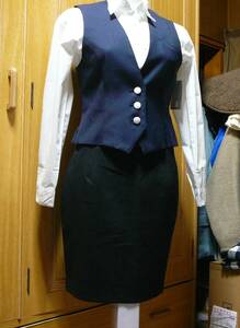 ●送料230円●ベストとタイトミニスカート　OL制服　事務服　コスプレ衣装　ユニフォーム　タグ付きの未使用品