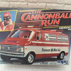 三499☆【現状品】mpc プラモデル THE CANNONBALL RUN EMERGENCY VAN 1/25 当時物☆の画像1