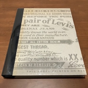 This is a pair of Levi's Jeans The Official History of the Levi's Brand ハードカバー リーバイス 歴史 美品 書籍 本 洋書 英語 超希少