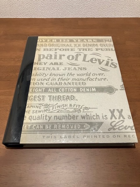 This is a pair of Levi's Jeans The Official History of the Levi's Brand ハードカバー リーバイス 歴史 美品 書籍 本 洋書 英語 超希少