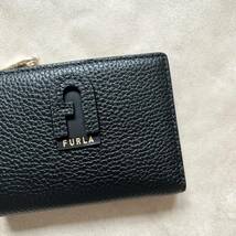 【新品未使用箱付き】 FURLA フルラ DAFNE二つ折りコンパクト財布 ミニウォレット　WP00242 NREO/PERLA_画像3