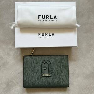 【新品未使用箱付き】 FURLA フルラ DAFNE二つ折りコンパクト財布 ミニウォレット　WP00242 KHAKI　カーキ