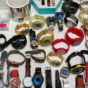 【★13-6879】■ジャンク■時計 大量まとめ 約112点 SEIKO CASIO CITIZEN RADO Dunhill Vivienne Westwood DIESEL Swatchなど （4574）の画像6