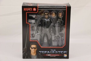 057 k1937 開封品 メディコム・トイ MAFEX ターミネーター T-800 (The Terminator Ver.)