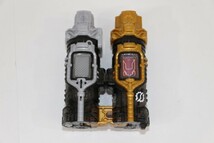 061 s7685 バンダイ 仮面ライダービルド DXフルフルラビットタンクボトル 中古品_画像1