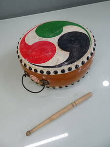  Japanese drum . futoshi hand drum diameter 20cm thickness 7.5cm chopsticks attaching original leather for children small futoshi hand drum made in Japan Showa Retro used 