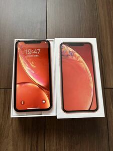 iPhone XR 64GB au