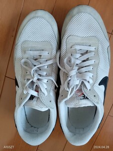 NIKEスニーカー＜US8.5 UK7.5 EUR42 CM26.5＞USED