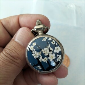 [ battery replaced ] antique, retro pocket watch, quartz type, very beautiful floral print. 