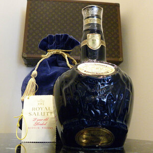 20歳以上!!【未開栓】ROYAL SALUTE ロイヤル・サルート 21年 シーバス・ブラザーズ 青陶器 750ml 40% 巾着付き スコッチ 送料無料！！