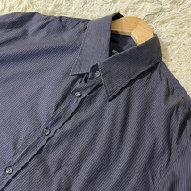 極美品 HUGO BOSS ヒューゴボス 上質 コットン 長袖 ワイシャツ スリムフィット シャツ トップス メンズ ネイビー系 ロゴ総柄 XLサイズ_画像2