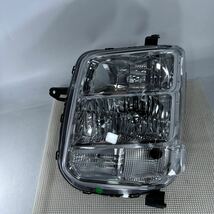 M　18-2-3良品　エブリィワゴン DA17W 　HID　LE14C6329 ヘッドライト _画像1