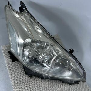 M　45-2-3プリウスα 前期 ZVW40W 打刻３　47-42 ZVW41W右 　LED 