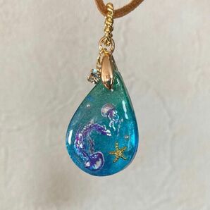 ☆156 レジン　ハンドメイド　ペンダント　海のしずく　クラゲ☆1