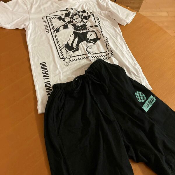 半袖Tシャツと半ズボン