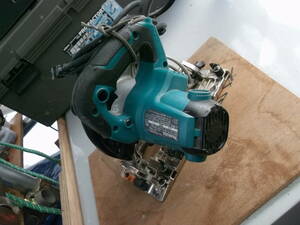 ★ジャンク扱い makita 165mm　　電子丸のこ 5710c　　中古ブレード付き★