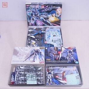 組立途中 バンダイ RG 1/144他 ウイングガンダムゼロ EW パールグロスVer/VF-31J スーパージークフリード 他 計3点セット ジャンク【20の画像1