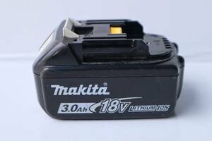 E8221 L ★makita(マキタ) 18v3.0Ahリチウムイオンバッテリー残量表示付 BL1830B 中古品