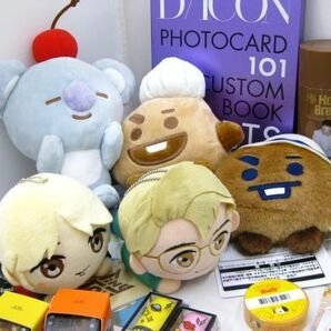 【まとめ売り 中古品】 韓流 防弾少年団 BTS DICON トレカ100枚 他 ポスター BT21 ぬいぐるみ ポーチ グラス 等 グッの画像2