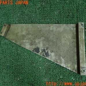 3UPJ=88130002]ジムニー(JB23W)ボディ アンダープレート ガード 縞鋼板 腹下 鉄板 中古の画像4
