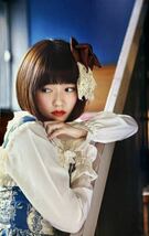 ☆ 島崎遥香 ファースト 写真集 『ぱるる、困る。』 ポスター付 美女 美乳 美尻 下着 セクシー グラマー 送料230_画像5